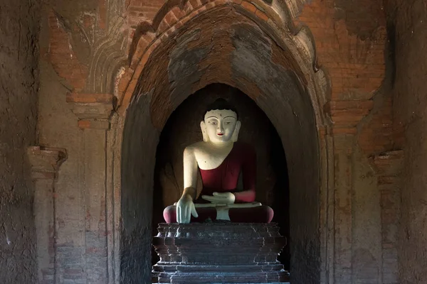 Bagan Myanmar Décembre 2018 Image Grand Angle Une Énorme Statue — Photo