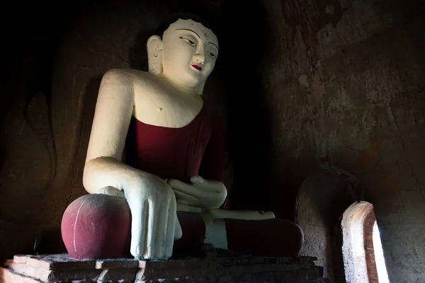 Bagan Myanmar Dezember 2018 Horizontales Bild Einer Erstaunlichen Buddha Statue — Stockfoto