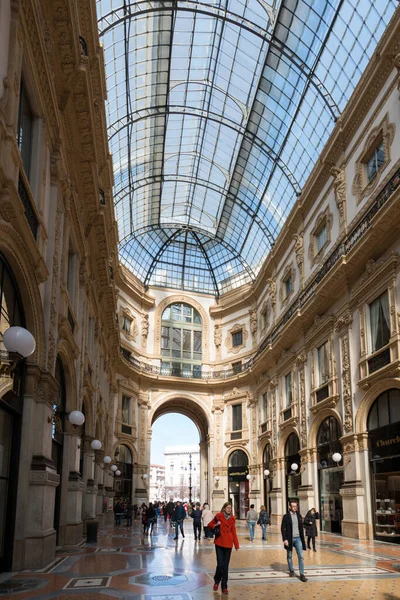 Milán Italia Marzo 2018 Imagen Vertical Del Interior Galleria Vittorio — Foto de Stock
