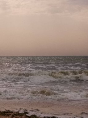 Denizde muhteşem akşam fırtınası