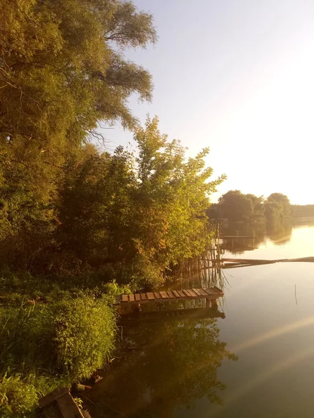 秋の湖の夕日 — ストック写真