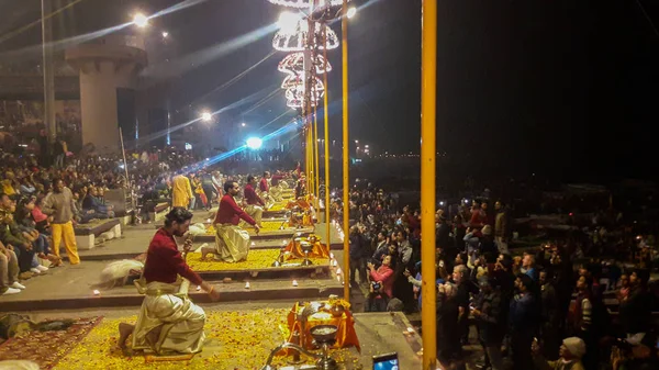 Evening praying and devotion for the mother ganga river and the nature — Stock Photo, Image