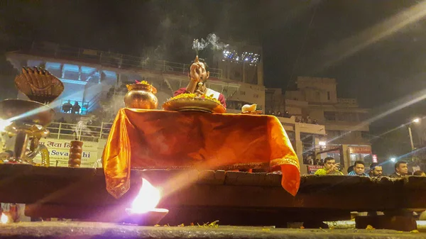 Avond bidden en devotie voor de moeder Ganga rivier en de natuur — Stockfoto