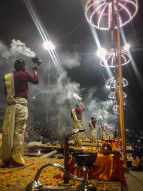Akşam dua ve anne ganga nehri ve doğa için bağlılık