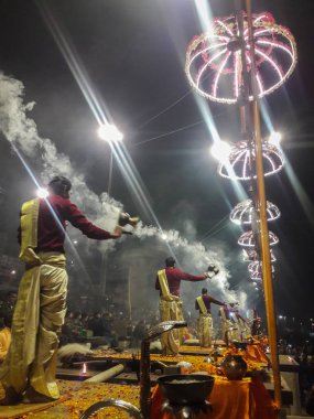 Akşam dua ve anne ganga nehri ve doğa için bağlılık