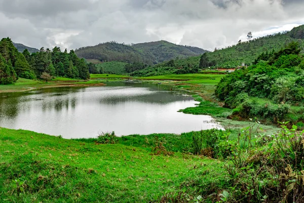 Lago Imaculado Com Reflexão Água Montanha Imagem Manhã Tomada Índia — Fotografia de Stock