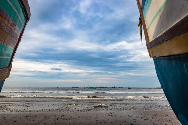 Strandblick Mit Fischerbooten Den Frühen Morgenstunden Aus Flachem Winkel Bild — Stockfoto