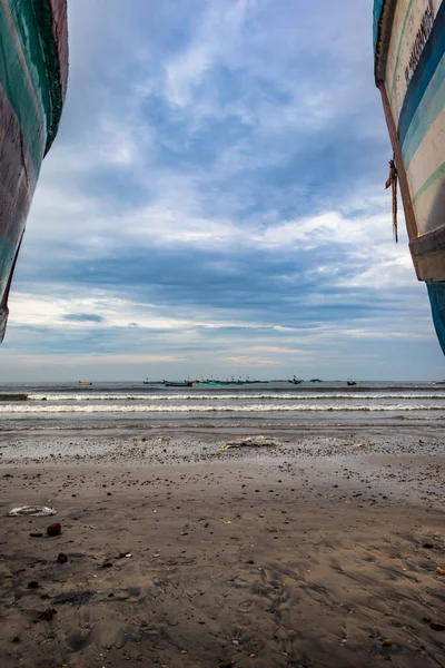 Strandblick Mit Fischerbooten Den Frühen Morgenstunden Aus Flachem Winkel Bild — Stockfoto