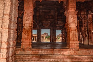 Vithala Tapınağı iç hampi antik taş sanat harap benzersiz açı görüntü hampi karnataka Hindistan 'da çekilmiştir. Hampi 'deki en etkileyici yapı zengin mimarinin muhteşem bir örneğidir..