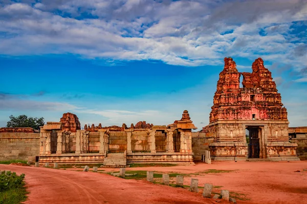 Templo Vithala Portão Entrada Arte Pedra Antiga Com Incrível Céu — Fotografia de Stock