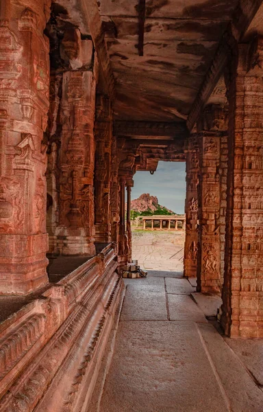 Vithala Tapınağı iç hampi antik taş sanat harap benzersiz açı görüntü hampi karnataka Hindistan 'da çekilmiştir. Hampi 'deki en etkileyici yapı zengin mimarinin muhteşem bir örneğidir..