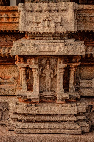 Vithala Tapınağı iç hampi antik taş sanat harap benzersiz açı görüntü hampi karnataka Hindistan 'da çekilmiştir. Hampi 'deki en etkileyici yapı zengin mimarinin muhteşem bir örneğidir..