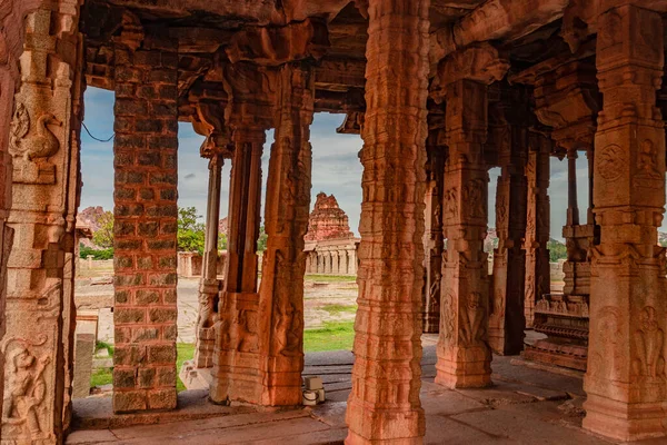 Vithala Tapınağı iç hampi antik taş sanat harap benzersiz açı görüntü hampi karnataka Hindistan 'da çekilmiştir. Hampi 'deki en etkileyici yapı zengin mimarinin muhteşem bir örneğidir..
