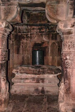 Hindu metodolojisinde virupaksha tapınağı Pattadakal shivlinga. UNESCO Dünya Mirası Alanlarından biri ve 7. ve 8. yüzyılın kompleks Hindu ve Jain tapınakları..
