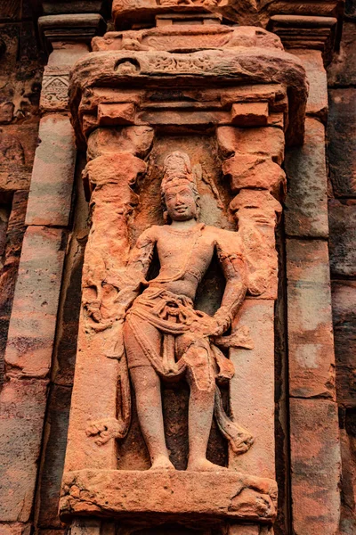 Pattadakal Karnataka 'da 7. yüzyıl tapınağının ön cephesindeki Hindu tanrılarının heykelleri oyulmuş. UNESCO Dünya Mirası Alanlarından biri ve 7. ve 8. yüzyılın kompleks Hindu ve Jain tapınakları..