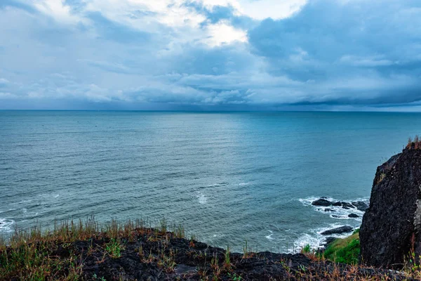 Vista Del Horizonte Marino Con Una Nube Dramática Desde Cima —  Fotos de Stock