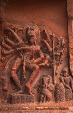Duvarlara oyulmuş Hint tanrılarının badami mağara heykelleri detaylarıyla antik taş sanat eserleri Badami Karnataka Hindistan 'da çekilmiştir. Muhteşem chalukya hanedanlığı sanat eserleri unesco miras alanı ve yeridir..