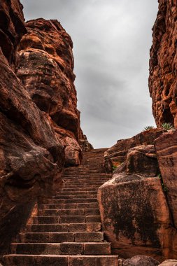 Badami mağarası chalukya hanedanı düz açılı antik taş resim Badami Karnataka Hindistan 'da çekilmiştir. Muhteşem chalukya hanedanlığı sanat eserleri unesco miras alanı ve yeridir..