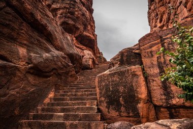 Badami mağarası chalukya hanedanı düz açılı antik taş resim Badami Karnataka Hindistan 'da çekilmiştir. Muhteşem chalukya hanedanlığı sanat eserleri unesco miras alanı ve yeridir..