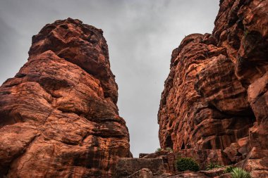 Badami mağarası chalukya hanedanı düz açılı antik taş resim Badami Karnataka Hindistan 'da çekilmiştir. Muhteşem chalukya hanedanlığı sanat eserleri unesco miras alanı ve yeridir..