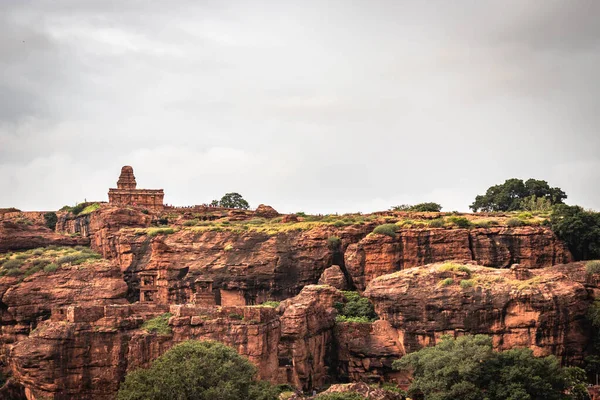 Badami mağarası Yukarı Shivalaya tapınağı Badami Karnataka Hindistan 'da çekilmiş. Muhteşem chalukya hanedanlığı sanat eserleri unesco miras alanı ve yeridir..