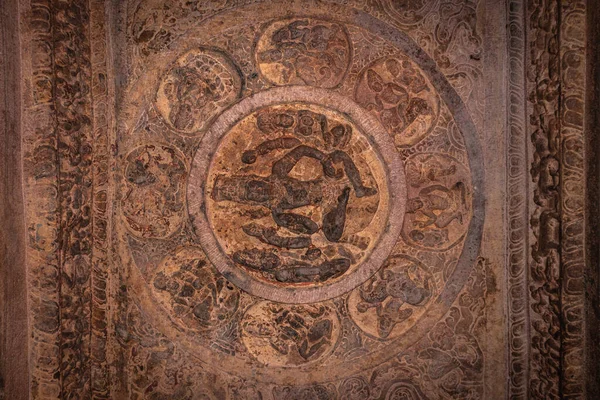 Badami Höhlenskulpturen Von Hinduistischen Göttern Auf Dem Dach Geschnitzt Alte — Stockfoto