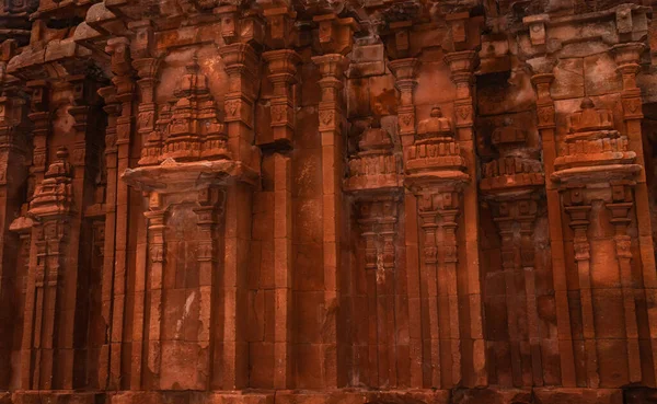 ユニークな石壁の芸術のイメージを持つ古代の寺院は Yellamma寺Badami Karnatakaインドで撮影されています チュルヤ朝の素晴らしい石の芸術を示しています — ストック写真