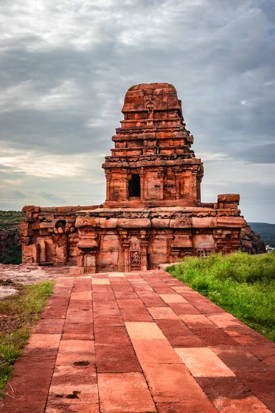 Templo Pedra Antigo Isolado Com Céu Dramático Manhã Imagem Céu — Fotografia de Stock