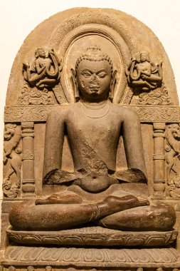 Buda 'nın eski harabe putu Buda' nın içeride vaaz verdiğini gösteriyor.