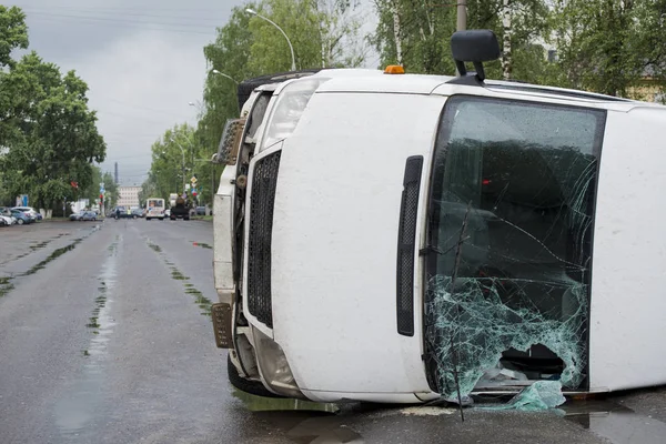 Inverted car after an accident — Stock Photo, Image