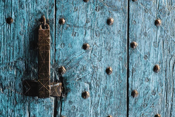 あなたの創造性の古い木製の門の一部 — ストック写真