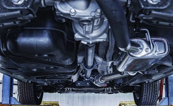 Aşağıdan araba görünümüyle sığ derinlik-in tarla