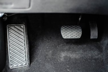 sığ bir alan derinliği ile sürüş için yeni pedallar