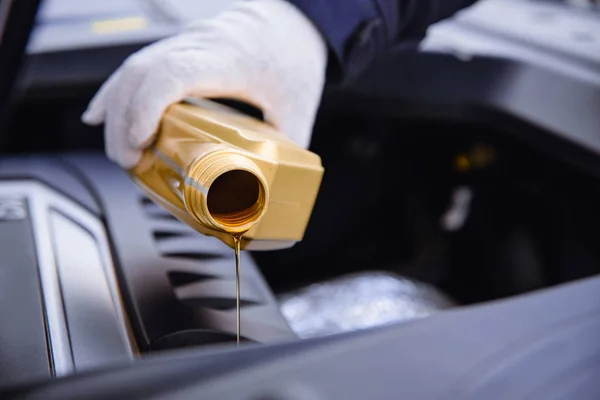 Pouring engine oil into a car engine — Stock Photo, Image