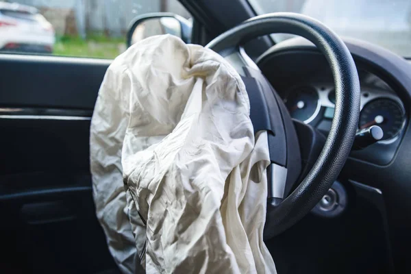 Car airbag heeft gewerkt met een ondiepe diepte van het veld — Stockfoto