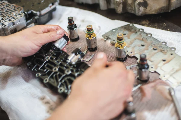 Analysis Automatic Gearbox Assembly Shallow Depth Field — Stock Photo, Image