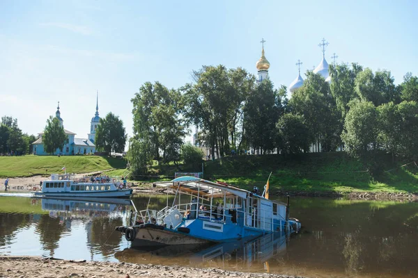 En Rusia, la ciudad de Vologda, un barco de pasajeros se hundió el 21 de agosto de 2020 —  Fotos de Stock