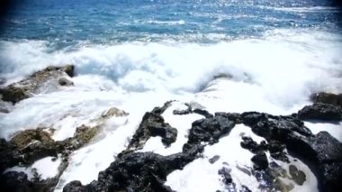 Dalgalar kayaların üzerinde kırma, Dalga Yavaş Hareket kıyı kırma