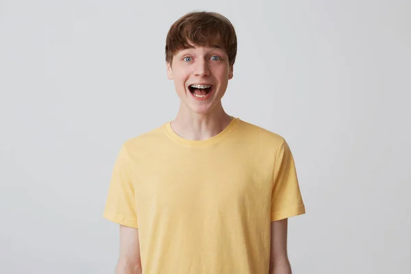 Closeup Amazed Excited Young Man Short Haircut Braces Teeth Wears — Stock Photo, Image