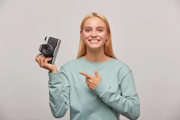 Mooi Meisje Fotograaf Nemen Een Fotosessie Geïnspireerd Door Retro Vintage — Stockfoto