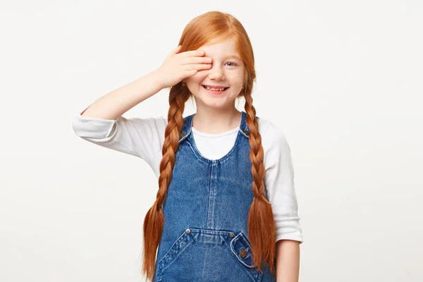 Lächelnd Frohes Rothaariges Mädchen Empfang Beim Augenarzt Linkes Auge Mit — Stockfoto