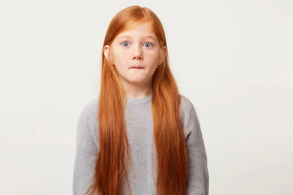 Μικρό Κορίτσι Αισθάνεται Ένοχος Ξέρει Πού Έκανε Λάθος Ανησυχίες Φοβάται — Φωτογραφία Αρχείου