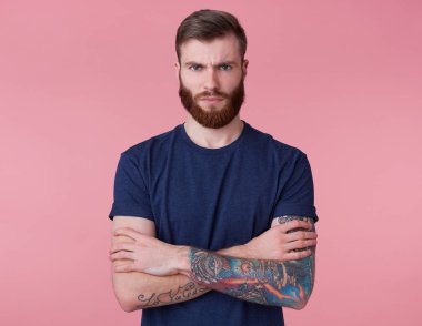 Ağır genç kırmızı sakallı yakışıklı mert adam portre ile CR