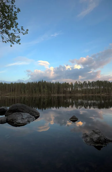 Lago Tranquilo Suecia Fotografiado Durante Día —  Fotos de Stock