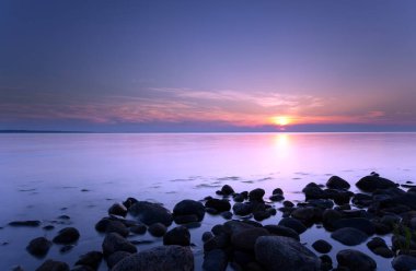 Baltık Denizi üzerinde alacakaranlık, İsveç 'in güneyinde.