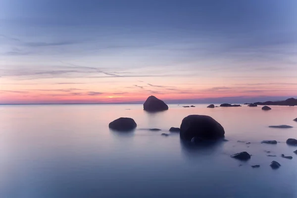 バルト海の美しい夕日 長い露出で撮影されたスウェーデンの南部 — ストック写真