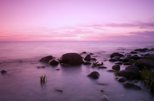 スウェーデンの海岸線からの美しい夕日のシーン — ストック写真