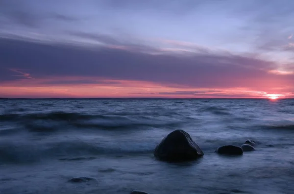 Puesta Sol Sobre Mar Báltico Después Día Veranos Fotografiado Con — Foto de Stock