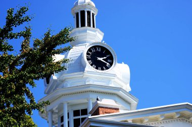 Murfreesboro Tennessee / Usa - 16 Eylül 2019: Çan ve saat kulesi 1860 yılında mevcut adliye binasına eklendi ve halen İç Savaş tarihinin canlı bir parçası olarak duruyor.. 