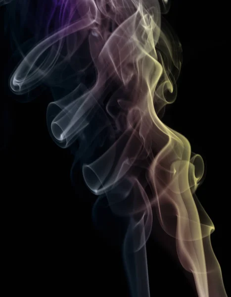 Rauchschwaden auf schwarzem Hintergrund — Stockfoto